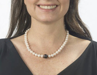18" Freshwater 8-9mm Pearl Strand with 11-12mm Black Central Pearl