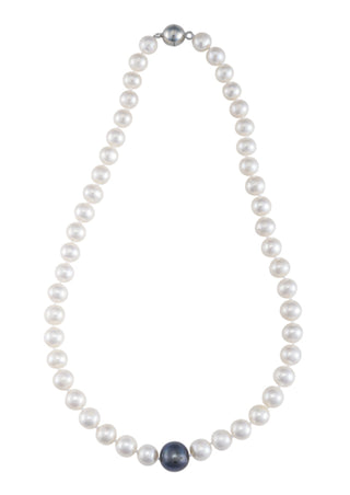 18 Inch Pearl Strand with Black Centre Pearl