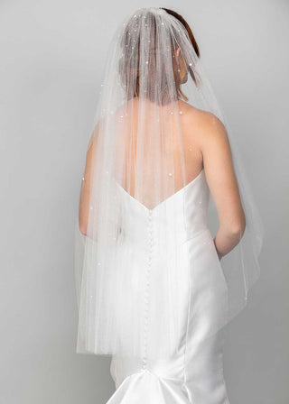 Odessa Fingertip Veil with Heavy Pearl Top