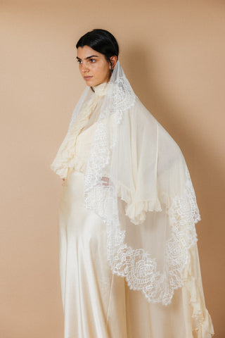 Théoro Frederique Veil lace edge detail at Mae Bridal, silk tulle veil, chantilly lace veil, bridal veil