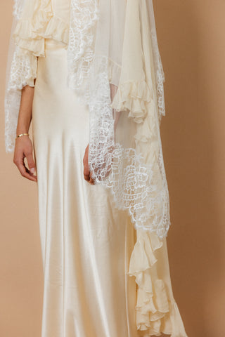 Théoro Frederique Veil worn short at Mae Bridal, silk tulle veil, chantilly lace veil, bridal veil