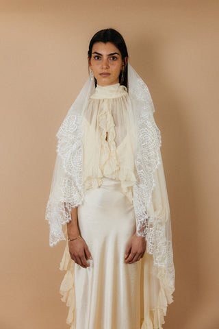 Théoro Frederique Veil veil movement at Mae Bridal, silk tulle veil, chantilly lace veil, bridal veil