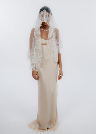 Théoro Frederique Veil lace trim close up at Mae Bridal, silk tulle veil, chantilly lace veil, bridal veil