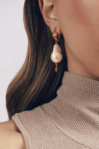 Naya Baroque Pearl Earrings Gold