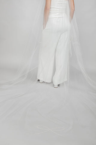 Reign Pearl Bow Cathedral Veil